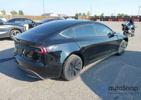 2024 Tesla Model 3 Long Range Dual Motor All-Wheel Drive z USA, uszkodzony, nr VIN 5YJ3E1EB3RF833501